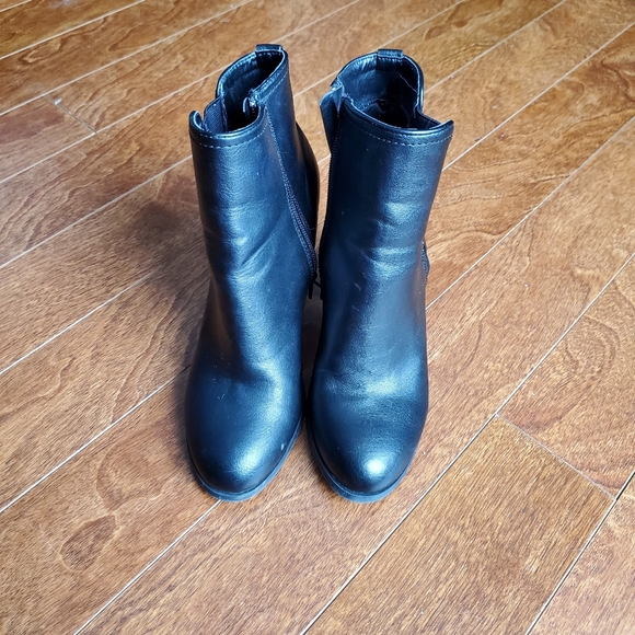 Black heeled boots - Picture 4 of 4